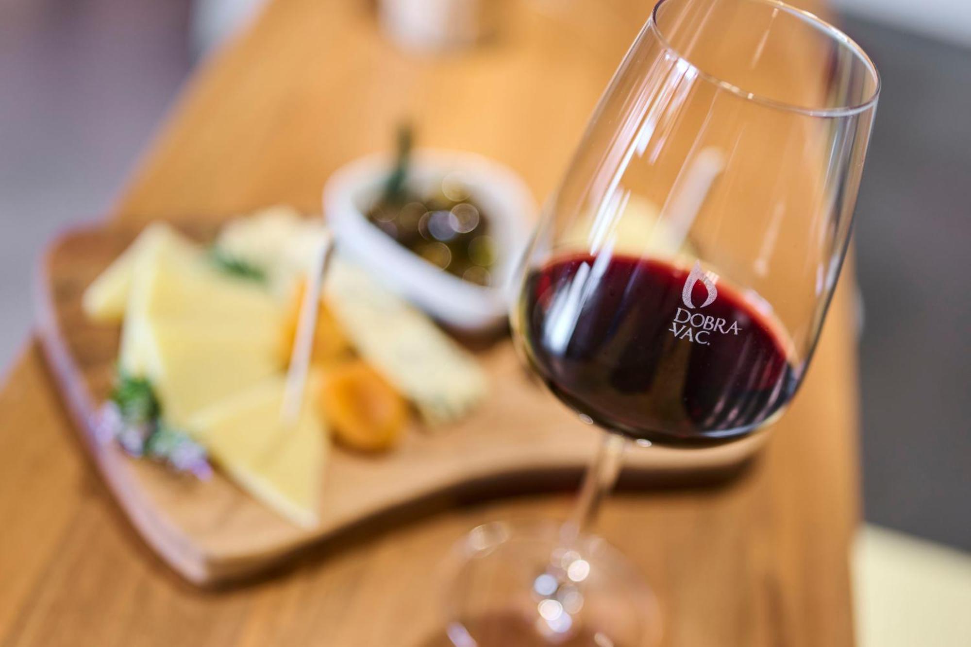 Nočitev z zajtrkom Dobravac Wine Estate